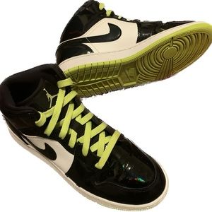 Nike Air Jordan 1 Mid Black Cyber Mystic Green (gs)